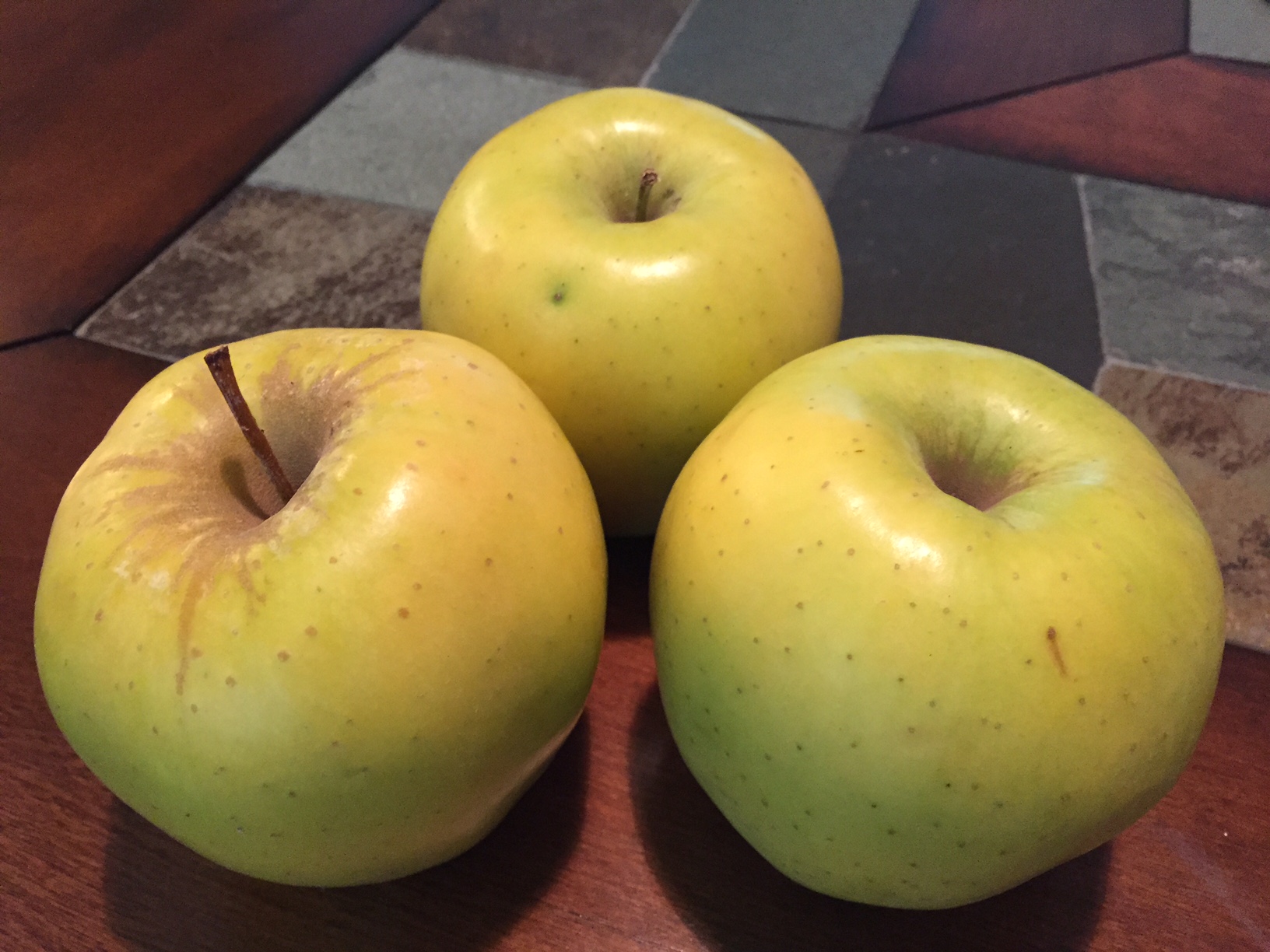 golden-delicious-apple-review-selective-elective